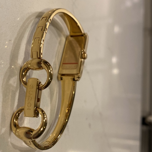 Gucci women’s watch - Picture 2 of 13